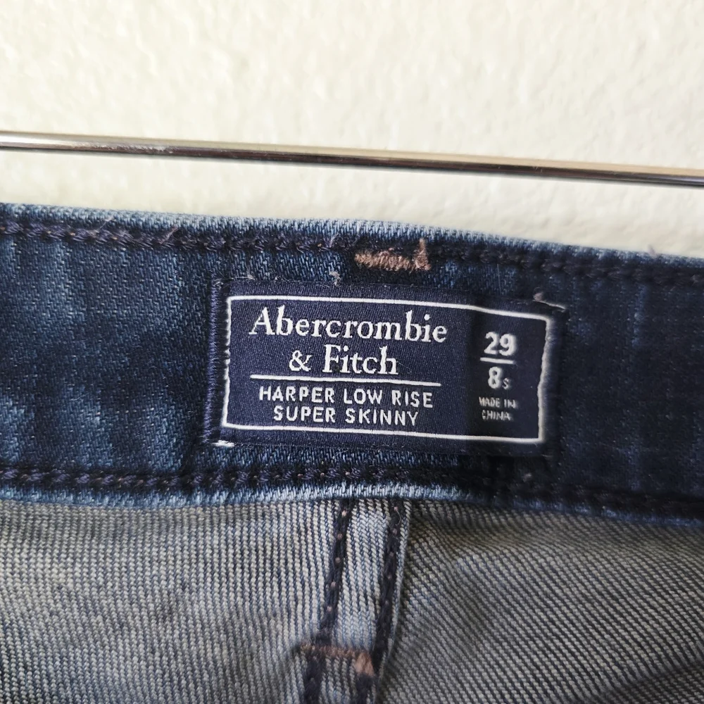 A&F Harper Low rise Super Skinny Jean 29 Short